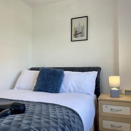 Hk Life Serviced Apartment , City Centre Swindon Bagian luar foto
