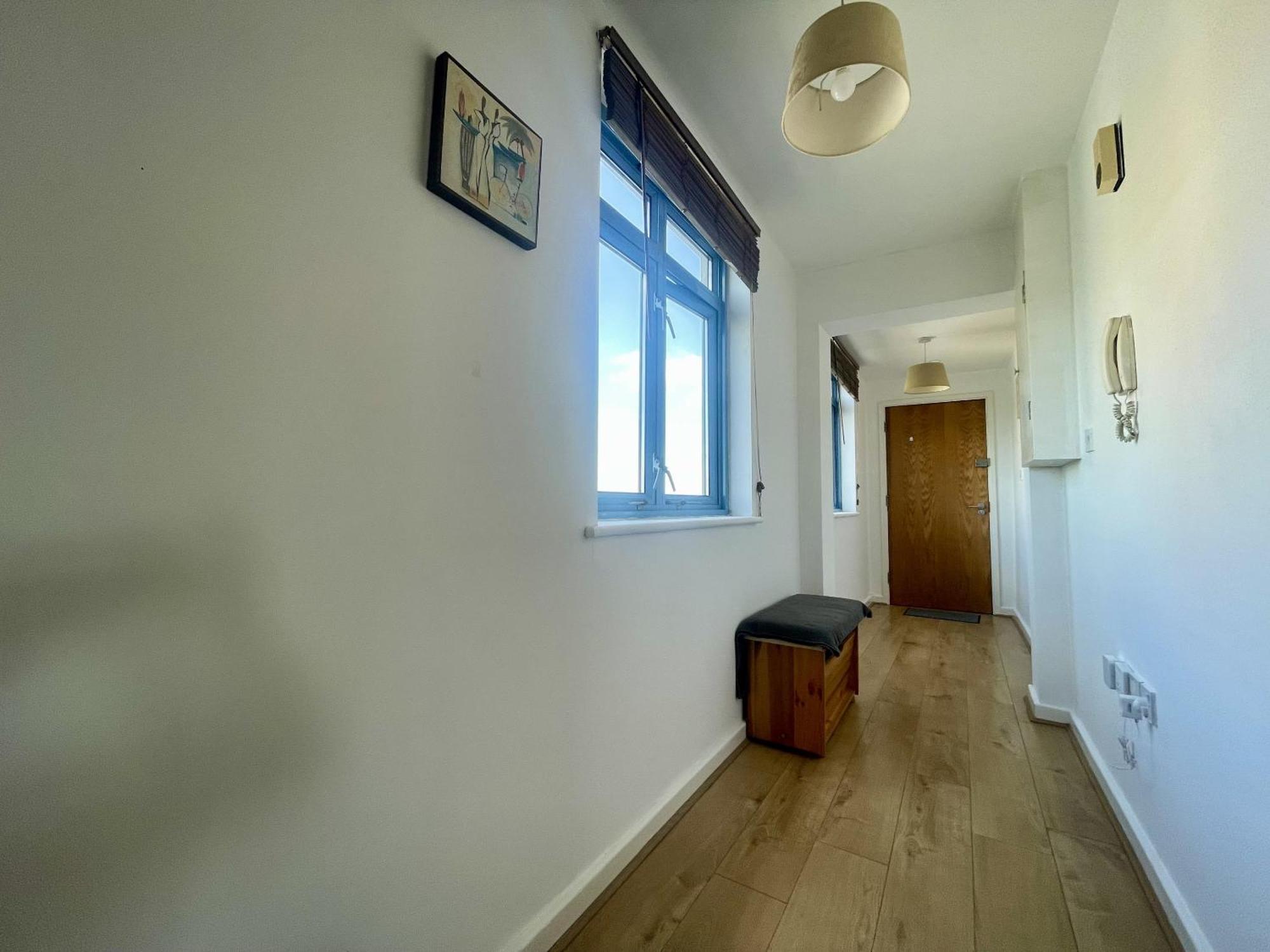 Hk Life Serviced Apartment , City Centre Swindon Bagian luar foto