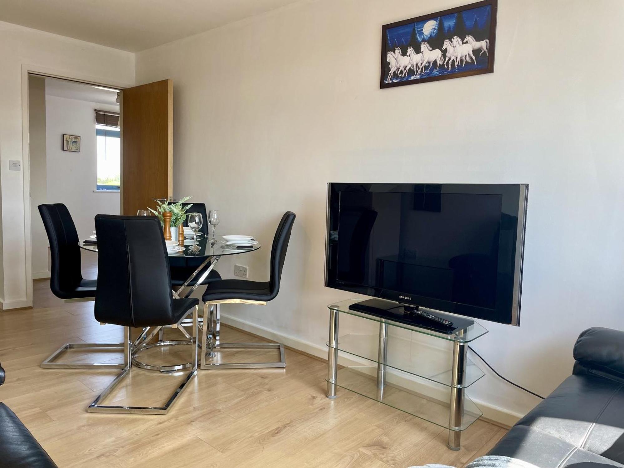 Hk Life Serviced Apartment , City Centre Swindon Bagian luar foto