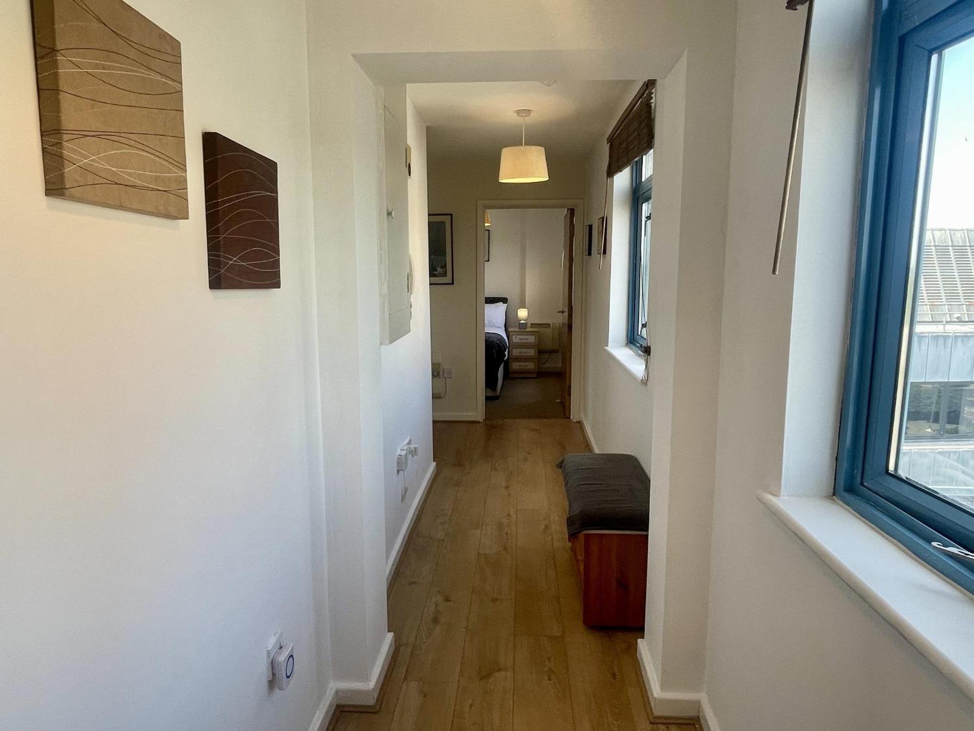 Hk Life Serviced Apartment , City Centre Swindon Bagian luar foto