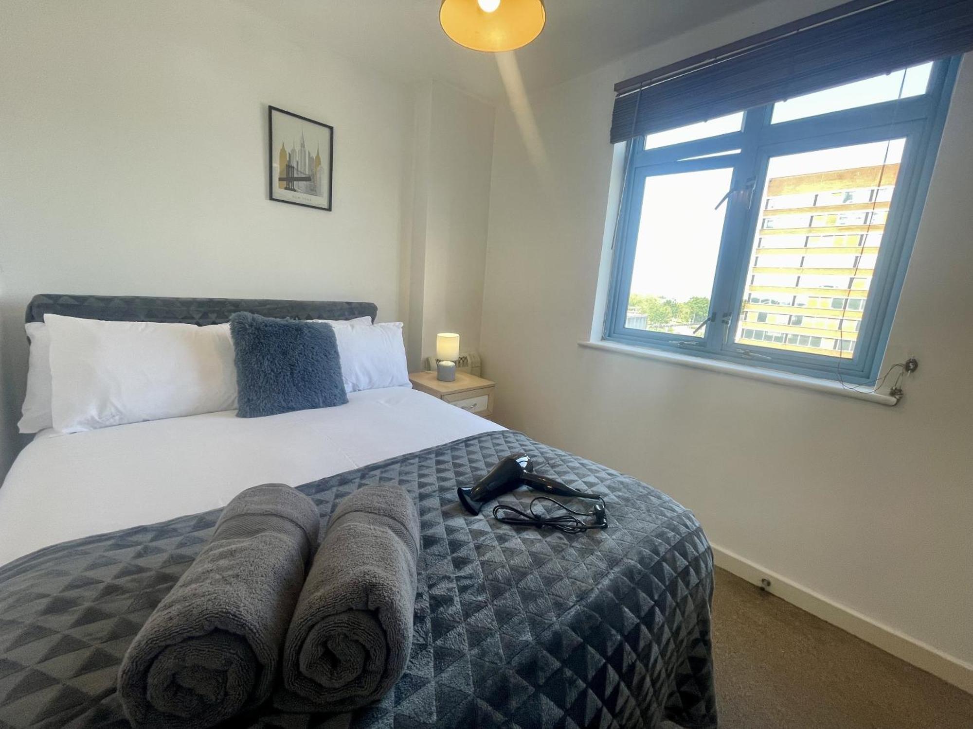 Hk Life Serviced Apartment , City Centre Swindon Bagian luar foto