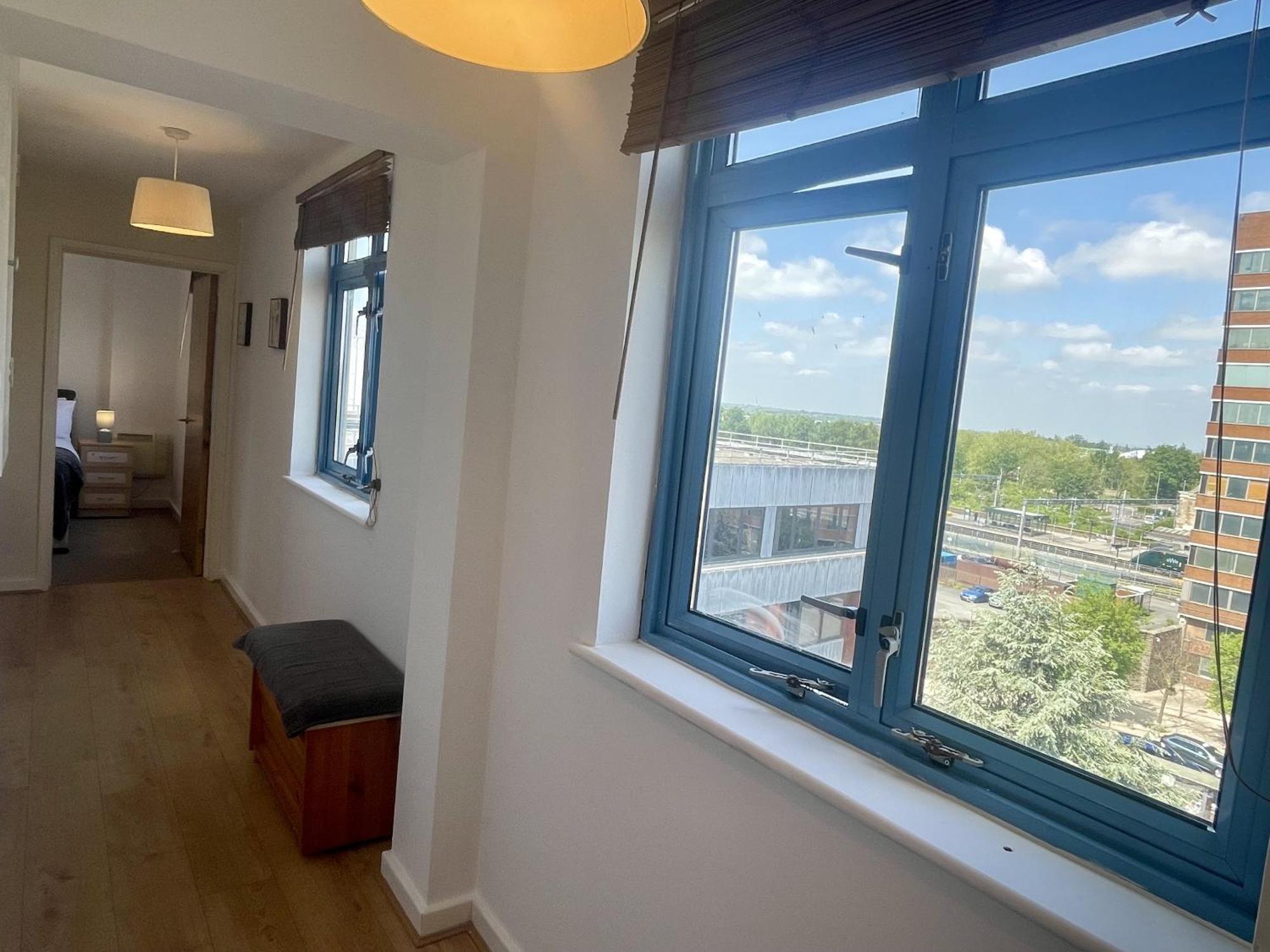 Hk Life Serviced Apartment , City Centre Swindon Bagian luar foto