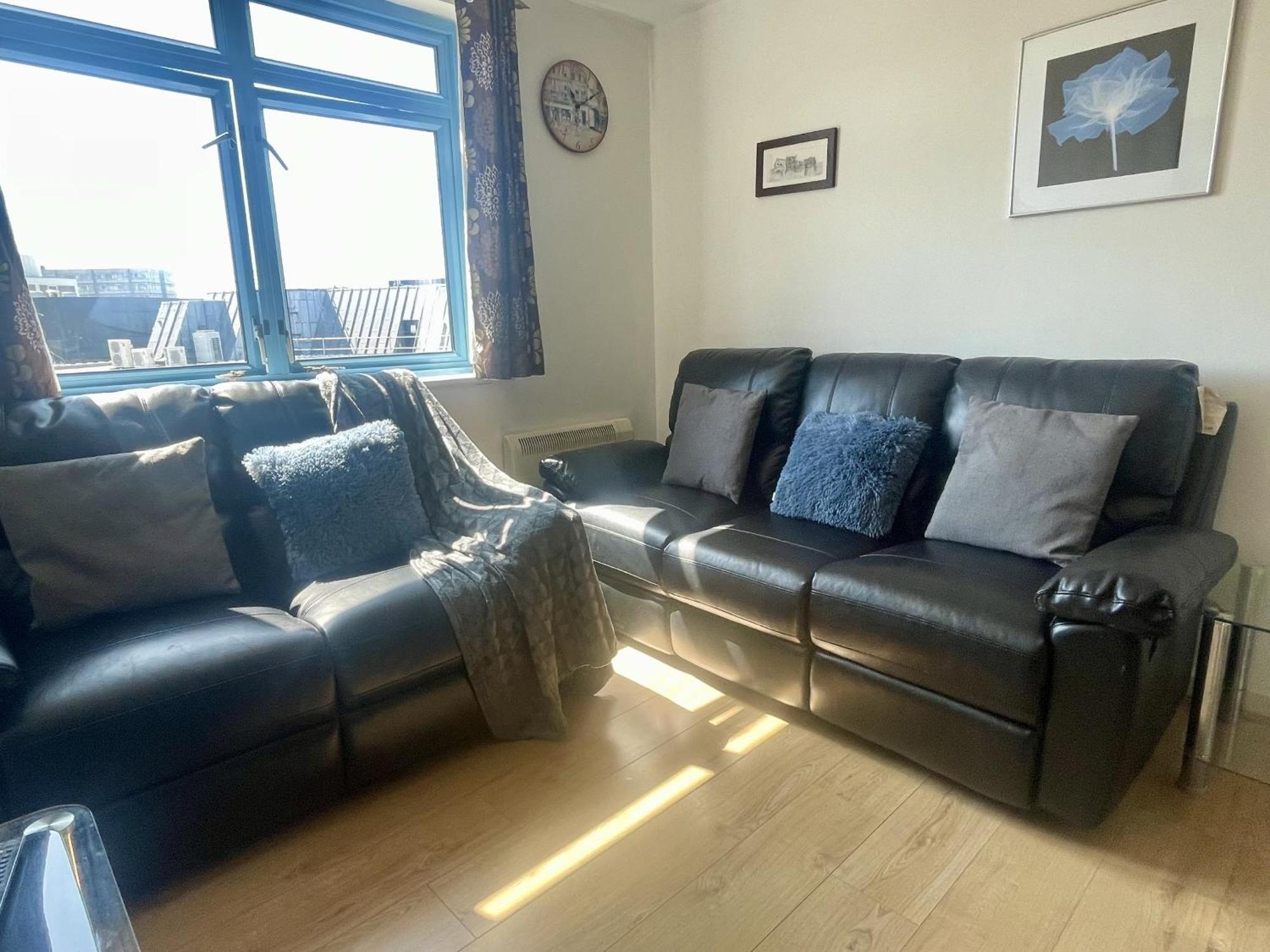 Hk Life Serviced Apartment , City Centre Swindon Bagian luar foto