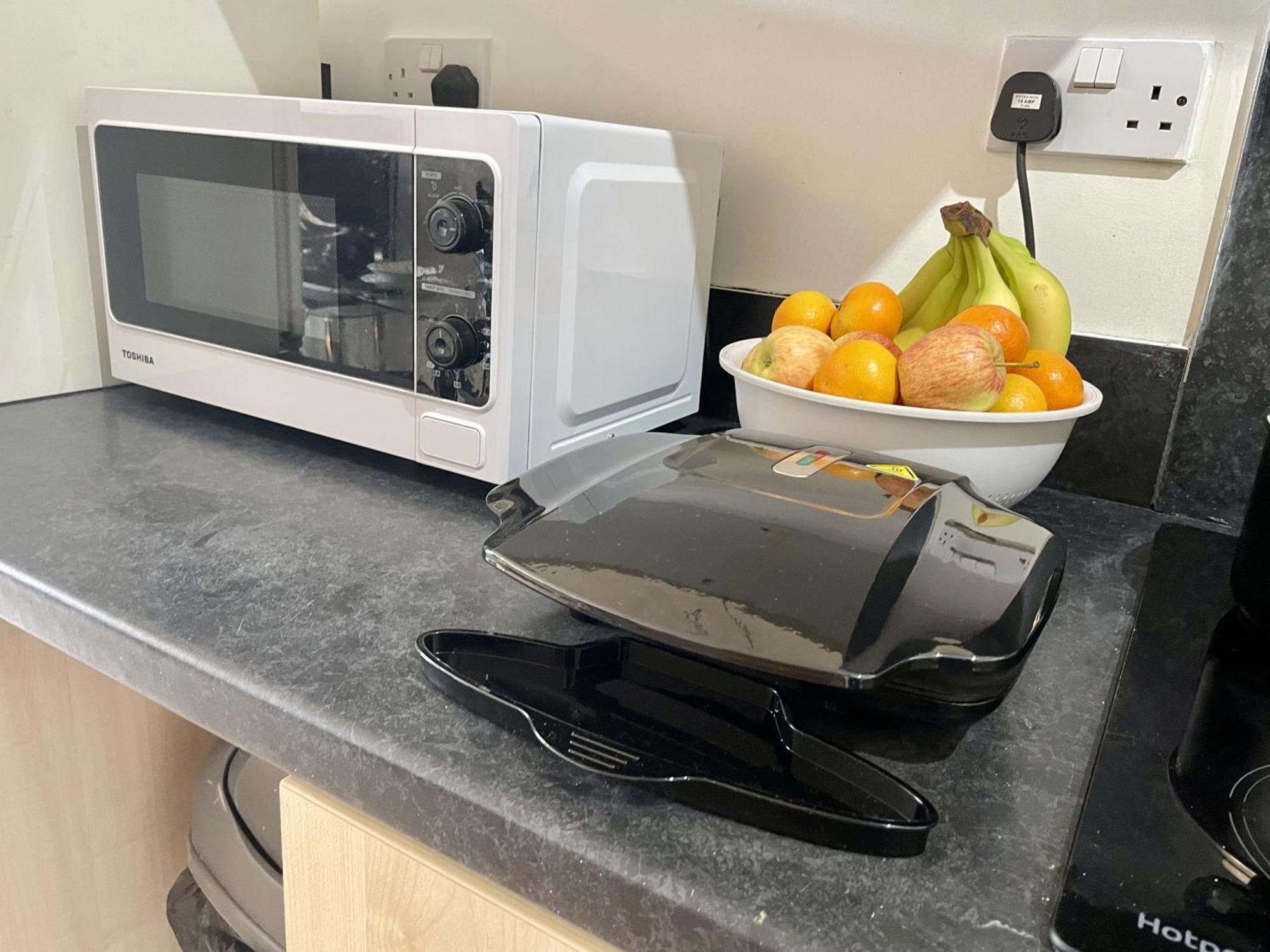 Hk Life Serviced Apartment , City Centre Swindon Bagian luar foto