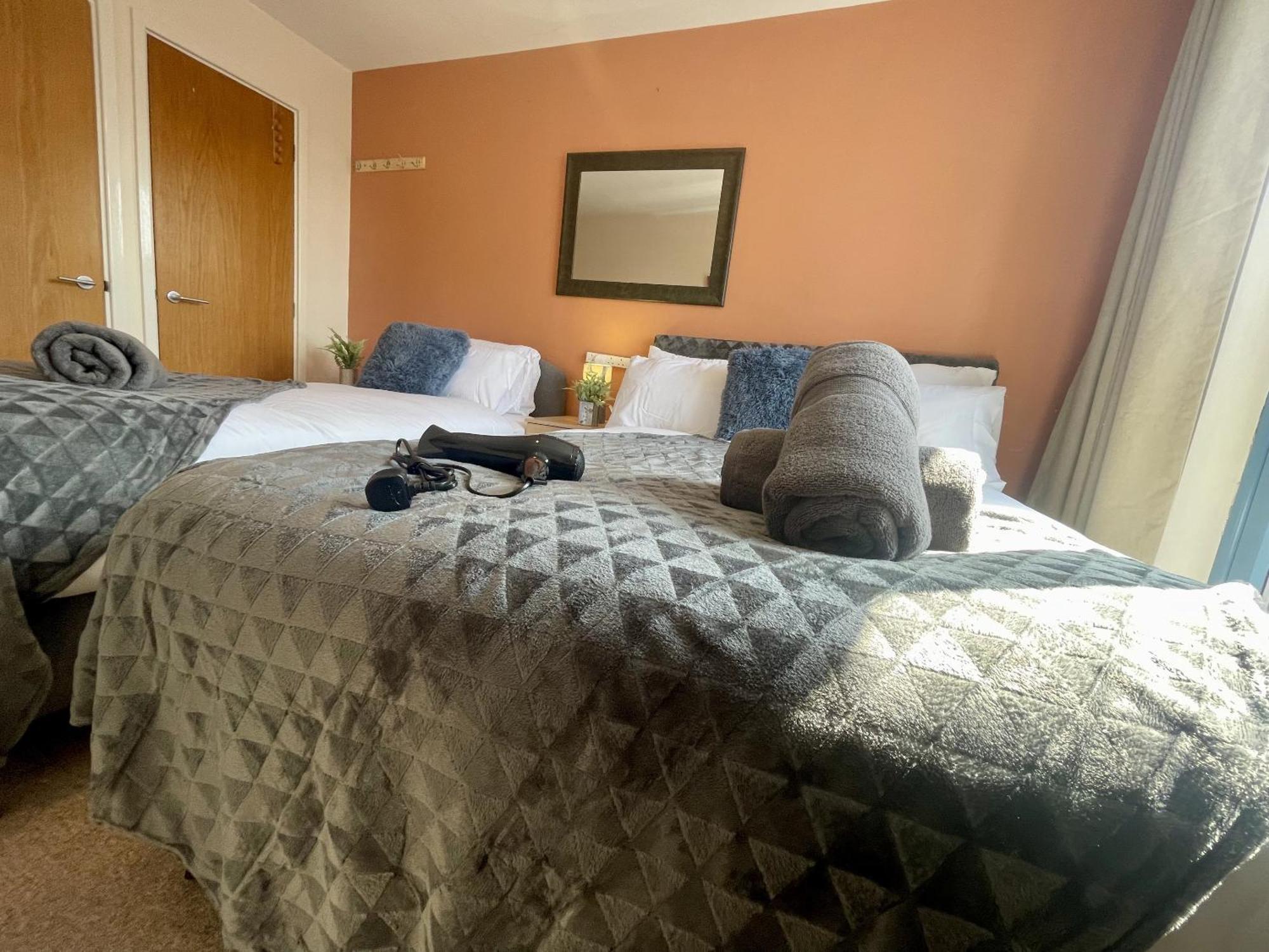 Hk Life Serviced Apartment , City Centre Swindon Bagian luar foto