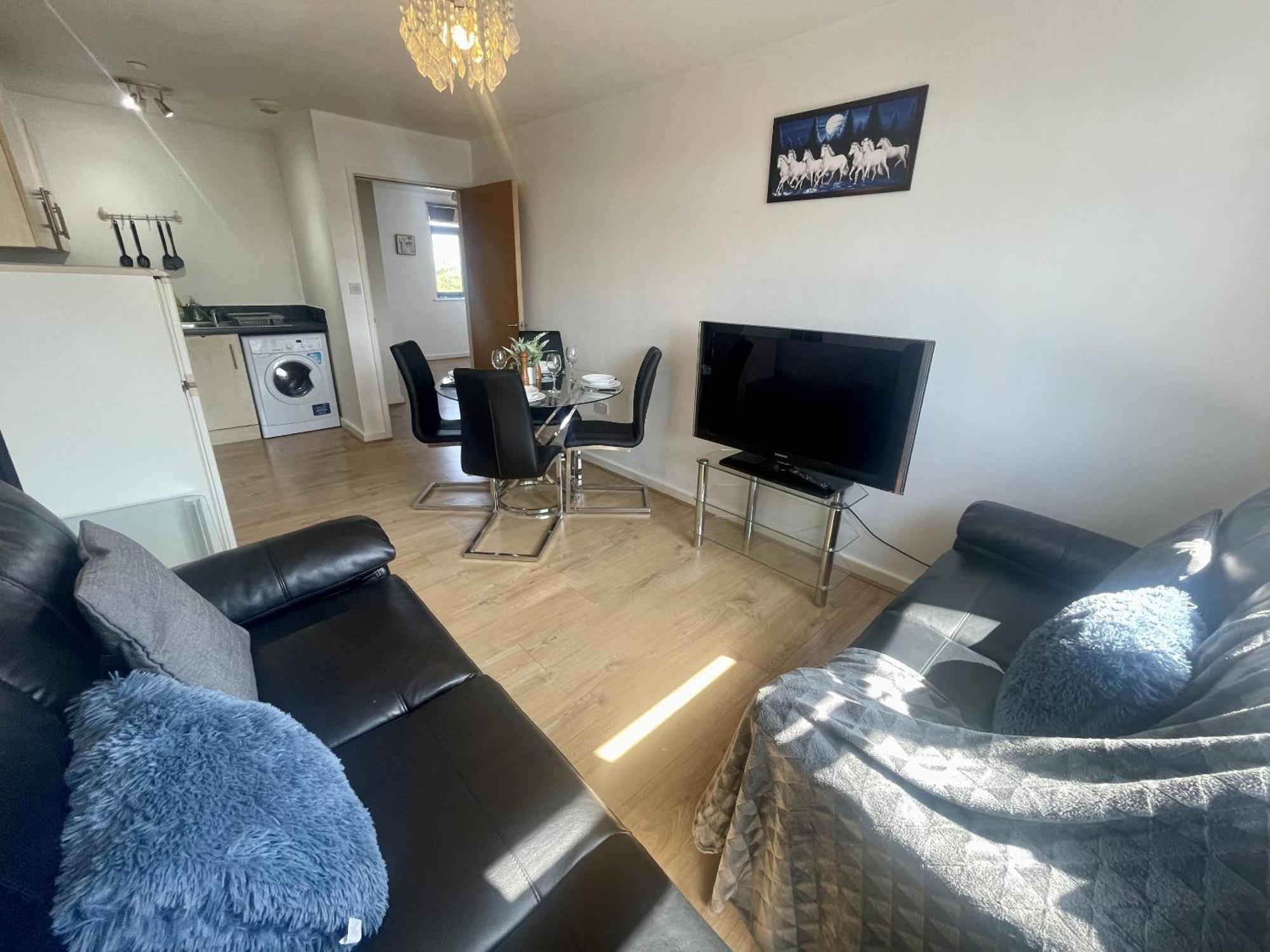 Hk Life Serviced Apartment , City Centre Swindon Bagian luar foto
