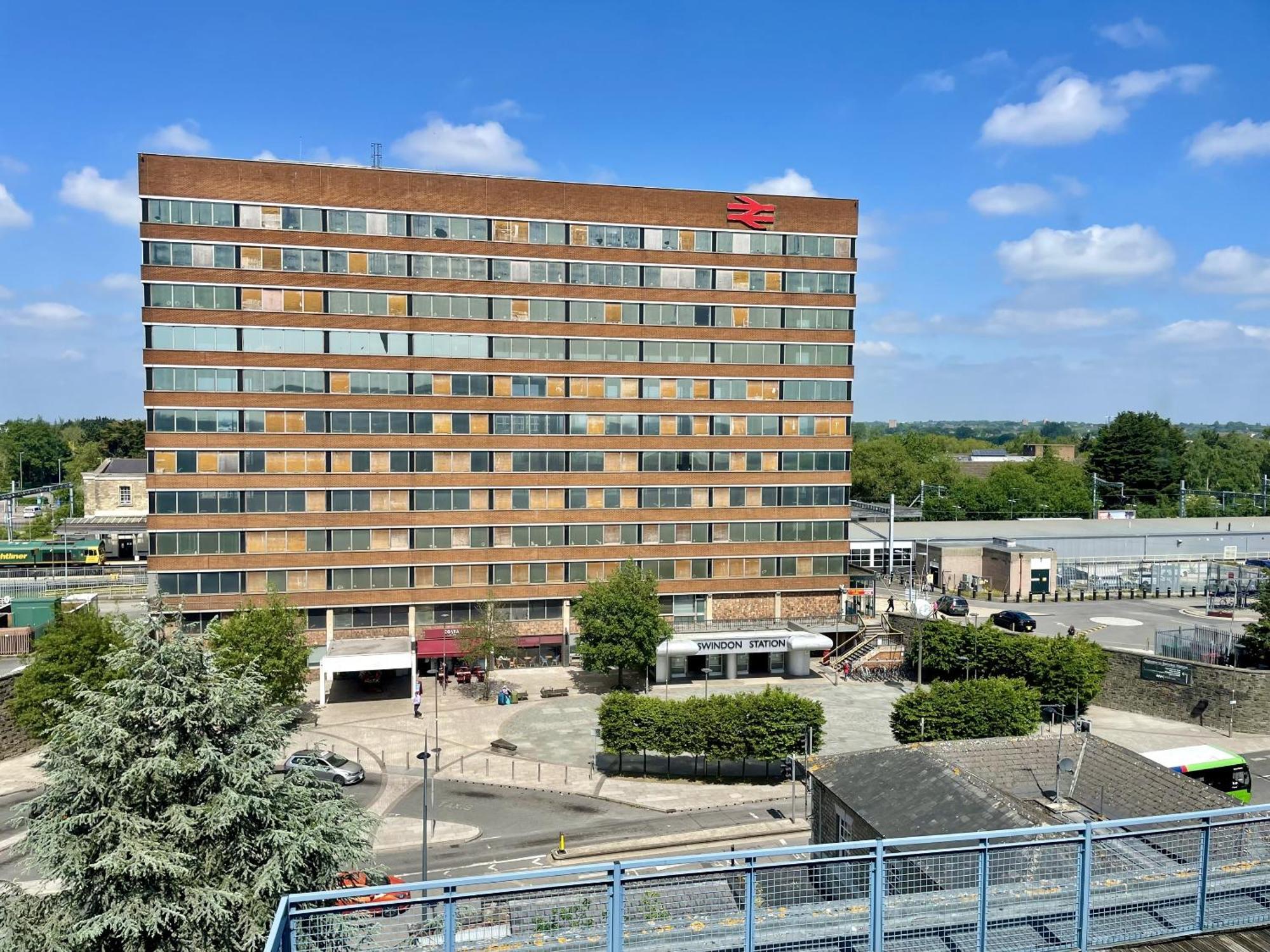 Hk Life Serviced Apartment , City Centre Swindon Bagian luar foto